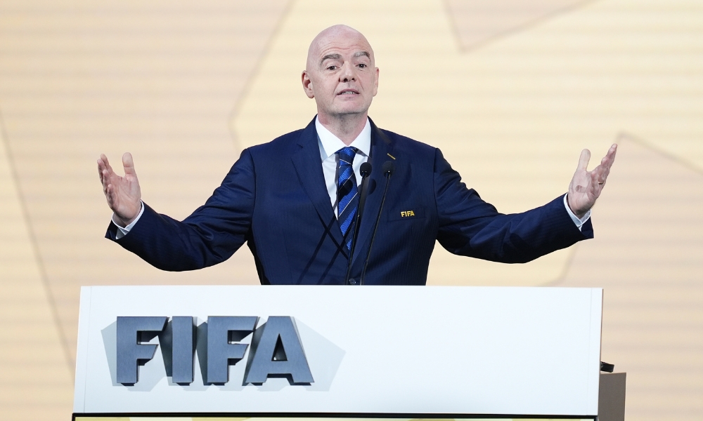 也没得黑!带伤蒋圣龙防守端关键封堵 进攻端最后跑单刀&造角球!.